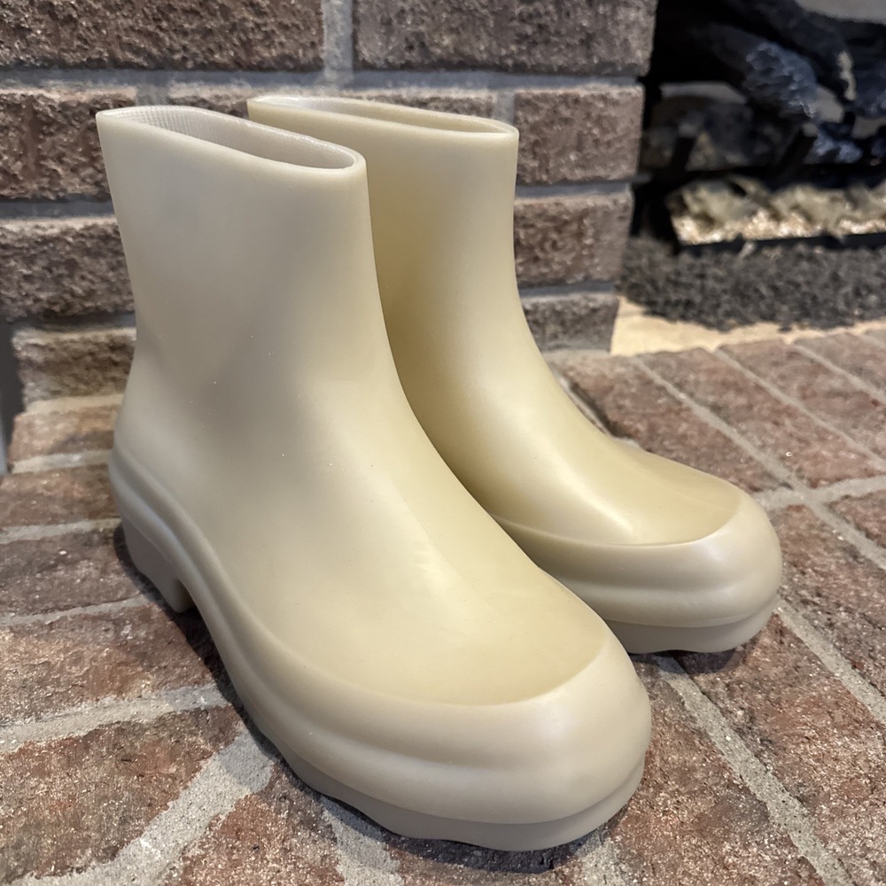 Vince Nia Moonlight Nude Lug Sole Women Waterproof Rain‎ Boots Size 7 #352